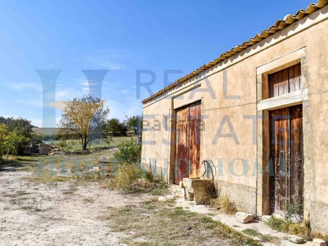 Villetta indipendente in vendita di 335 m² in Via ragusa, 1