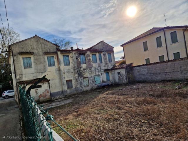 Villetta indipendente in vendita di 335 m² in Via Tiziano Vecellio