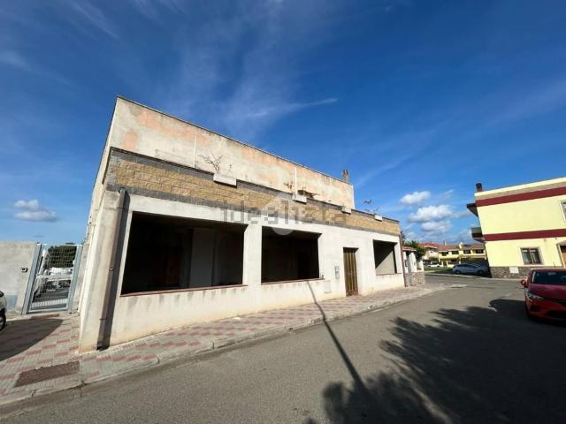 Villetta indipendente in vendita di 335 m² in Via Tirana, 45