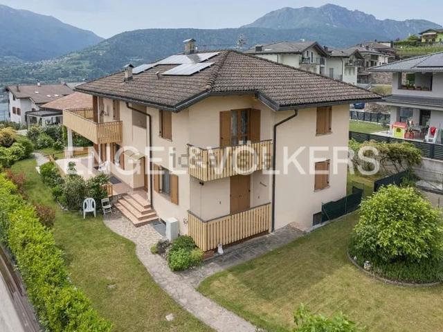 Villetta indipendente in vendita di 335 m² in Via Variante, 27