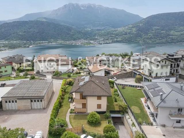 Villetta indipendente in vendita di 335 m² in Via Variante, 27
