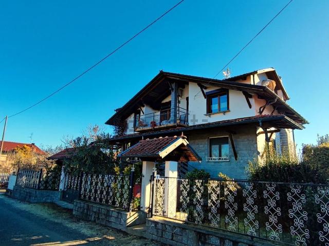 Villetta indipendente in vendita di 335 m² in Via XXV Aprile