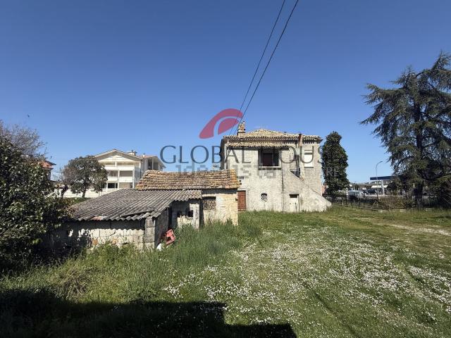 Villetta indipendente in vendita di 335 m² in Viale J. F. Kennedy, 212