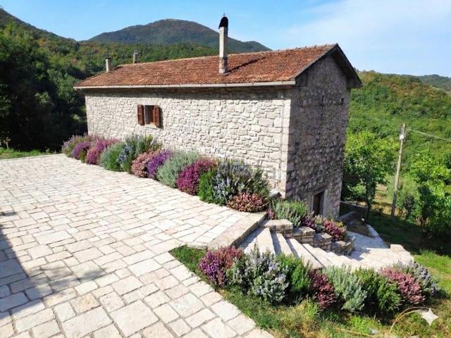Villetta indipendente in vendita di 335 m² in Strada Regionale 82