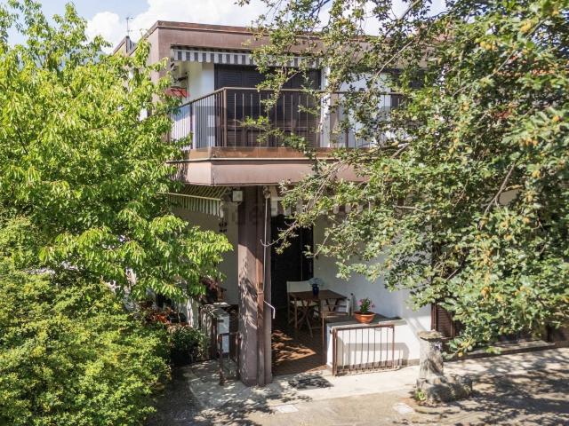 Villetta indipendente in vendita di 336 m² in Via Pedolazzi