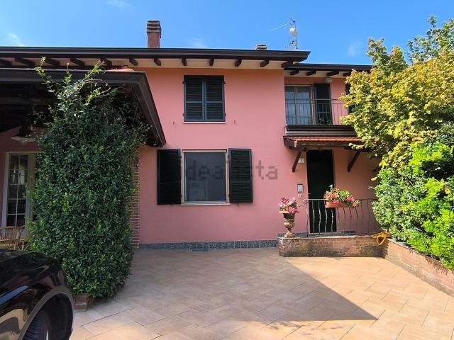 Villetta indipendente in vendita di 337 m² in Località ISOLA, 144