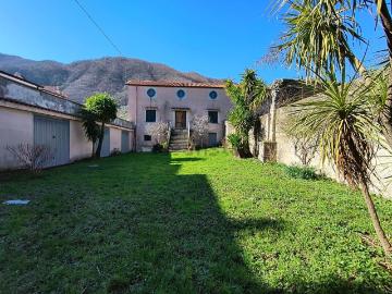 Villetta indipendente in vendita di 338 m² in Via Isonzo