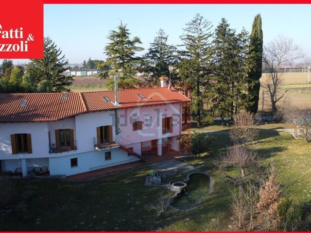 Villetta indipendente in vendita di 338 m² in Via Levata, 3