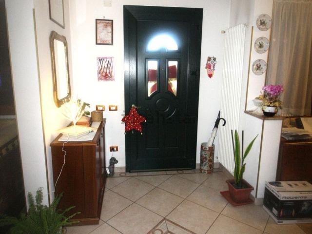Villetta indipendente in vendita di 339 m² in Via Montà