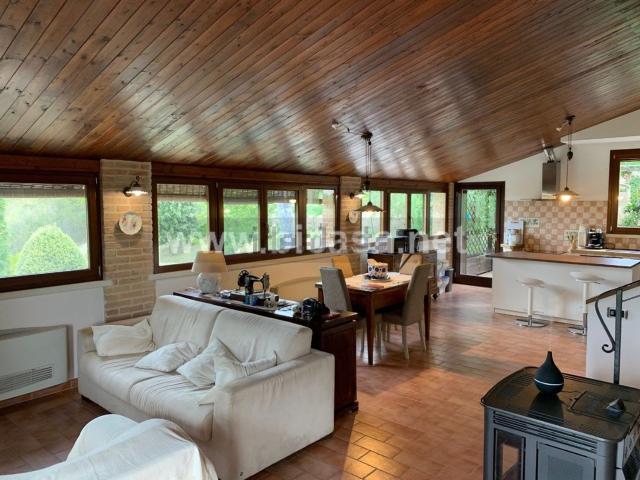 Villetta indipendente in vendita di 339 m² in Via San Tommaso