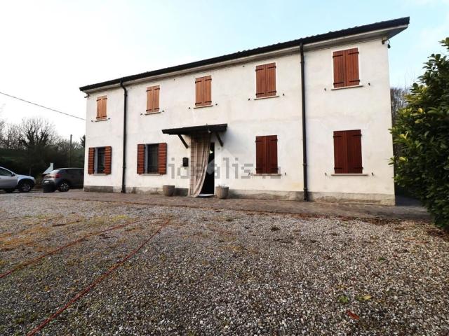 Villetta indipendente in vendita di 339 m² in Strada Riviera Mincio, 1