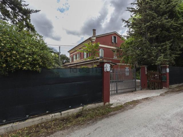 Villetta indipendente in vendita di 340 m²