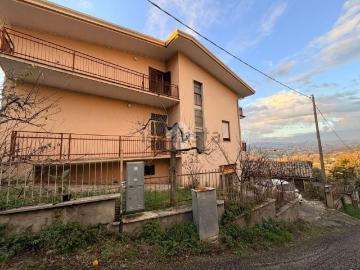 Villetta indipendente in vendita di 340 m² in Via Colle San Agostino, 3