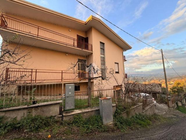 Villetta indipendente in vendita di 340 m² in Via Colle San Agostino, 3