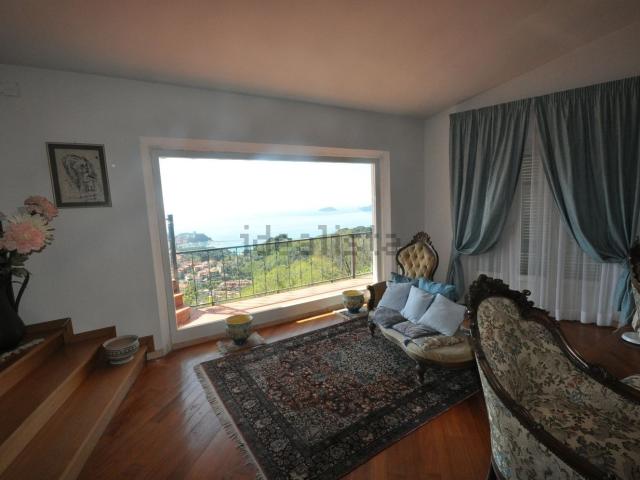 Villetta indipendente in vendita di 340 m² in Via Canarbino, 7