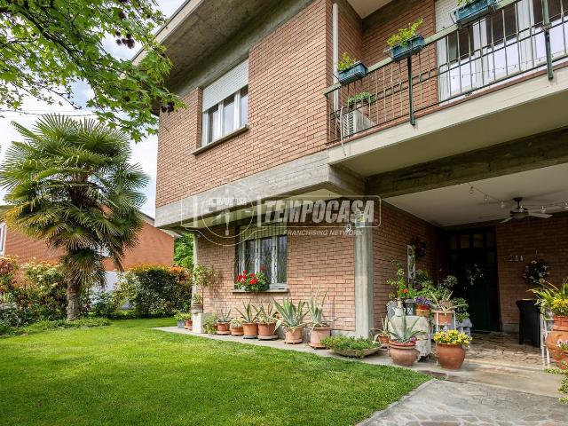 Villetta indipendente in vendita di 340 m² in Via Carlo Goldoni