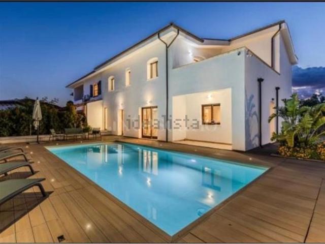 Villetta indipendente in vendita di 340 m² in Via Biancospino