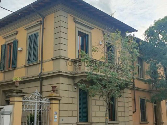 Villetta indipendente in vendita di 340 m² in Via Gherardo Silvani