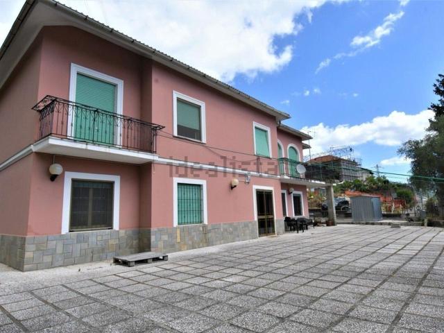 Villetta indipendente in vendita di 340 m² in Via Giovanni Caminata