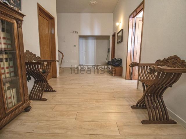 Villetta bifamiliare in vendita di 340 m² in Via del Castagno