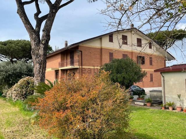 Villetta indipendente in vendita di 340 m² in Via delle Cornacchiole, 54