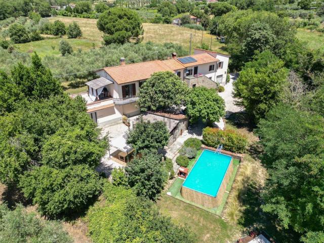 Villetta indipendente in vendita di 340 m² in Via Fornello