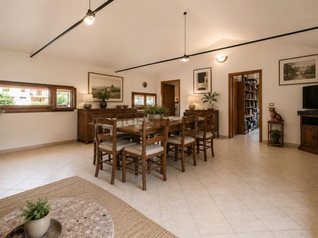 Villetta indipendente in vendita di 340 m² in Via Montanara, 12