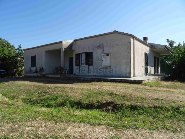 Villetta indipendente in vendita di 340 m² in Via Malia