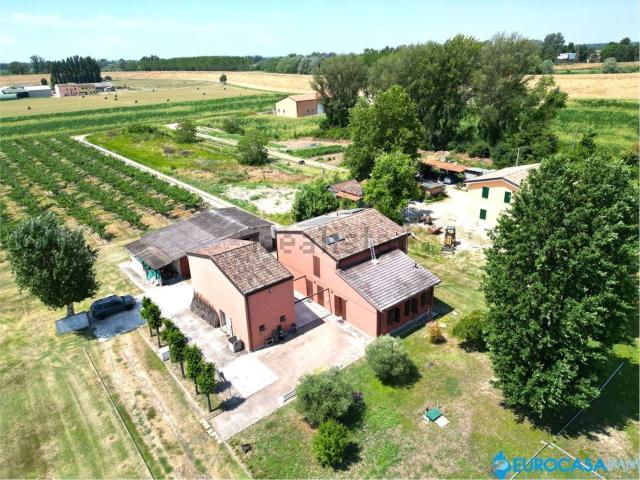 Villetta indipendente in vendita di 340 m² in Via Secchia, 55