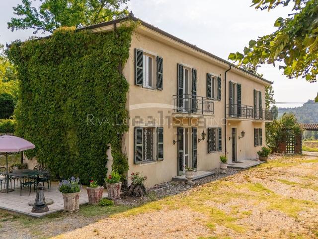 Villetta indipendente in vendita di 340 m² in Via Stazione, 18