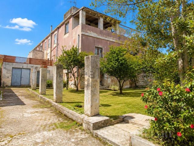 Villetta indipendente in vendita di 340 m² in Via Palmiro Togliatti