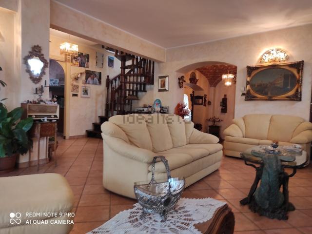 Villetta indipendente in vendita di 340 m² in Via Paolo Ercole