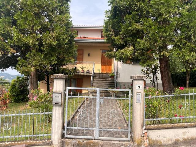 Villetta indipendente in vendita di 340 m² in Via Pile