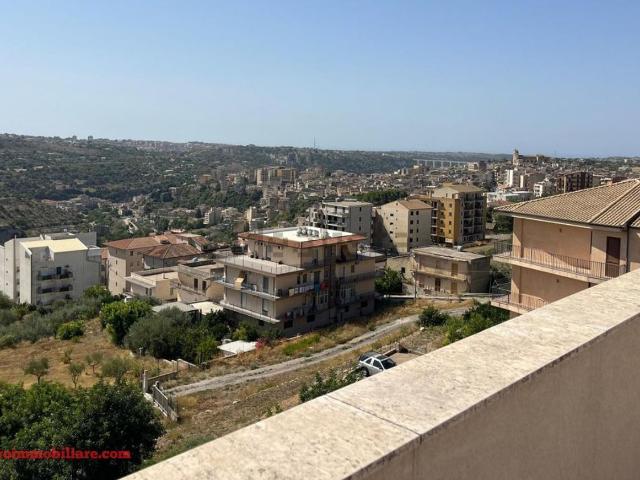 Villetta indipendente in vendita di 340 m² in Via PROVINCIALE MODICA GIARRATANA