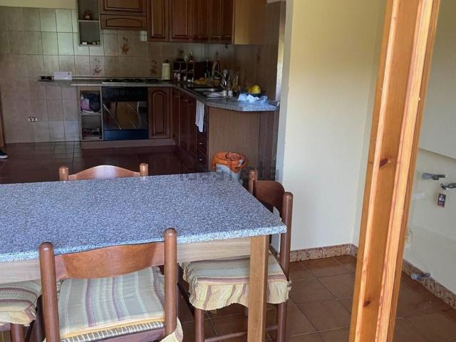 Villetta indipendente in vendita di 340 m² in Via Rodi