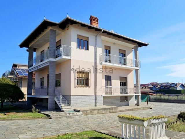 Villetta indipendente in vendita di 340 m² in Via Roma, 25