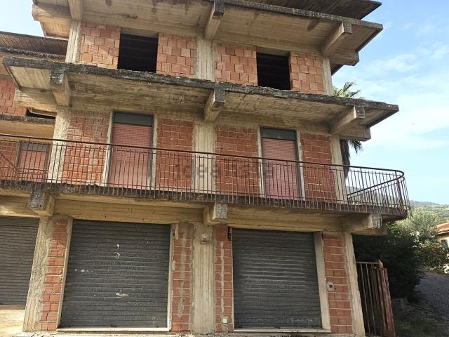 Villetta indipendente in vendita di 340 m² in Via Renato Guttuso