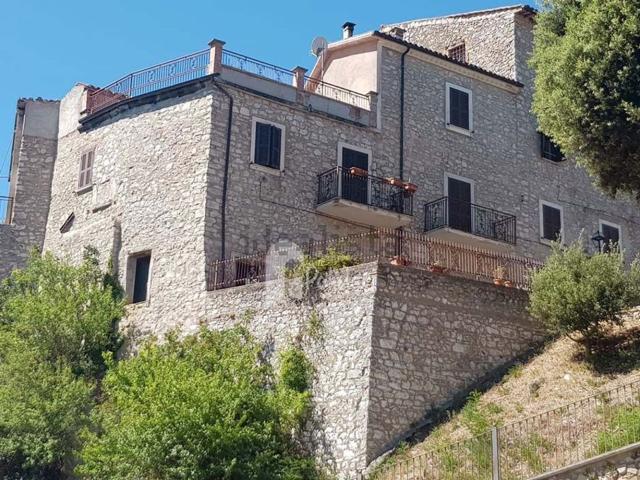 Villetta indipendente in vendita di 340 m² in Via Rinaldi Lucia