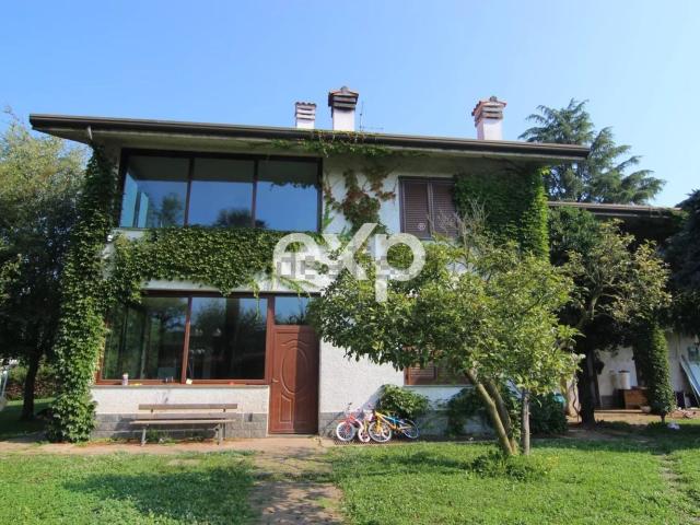 Villetta indipendente in vendita di 340 m² in Via Risorgimento, 12