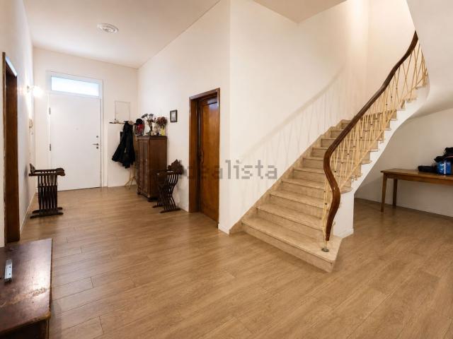 Villetta indipendente in vendita di 340 m² in Via Tobia Bertini