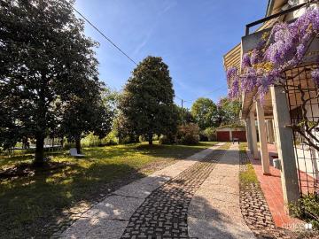 Villetta indipendente in vendita di 340 m² in Via Vittorio Veneto