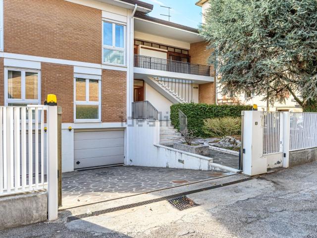 Villetta indipendente in vendita di 340 m² in Viale Venezia, 18