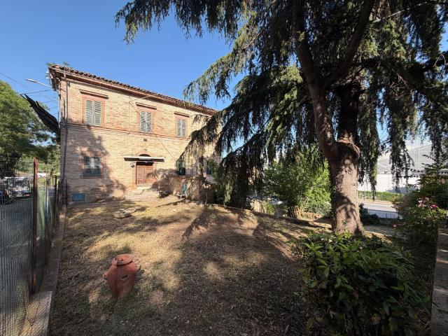 Villetta indipendente in vendita di 340 m² in Borgo Cartiere Porcelli, 14