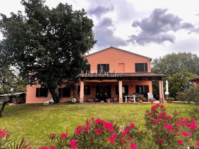 Villetta indipendente in vendita di 340 m² in Contrada Farneto