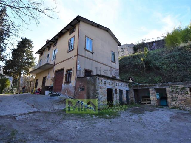 Villetta indipendente in vendita di 340 m² in Contrada Le Grazie, 1
