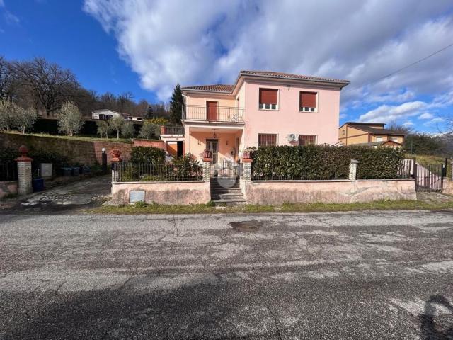 Villetta indipendente in vendita di 341 m²