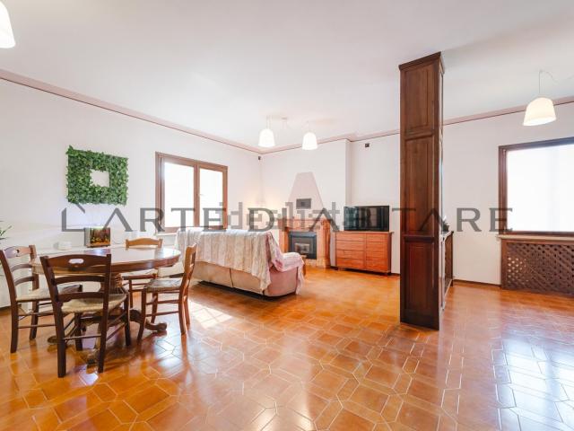Villetta indipendente in vendita di 342 m² in Via G. Leopardi, 14