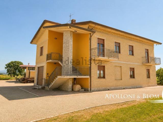 Villetta indipendente in vendita di 342 m² in Via La Stradella, 1