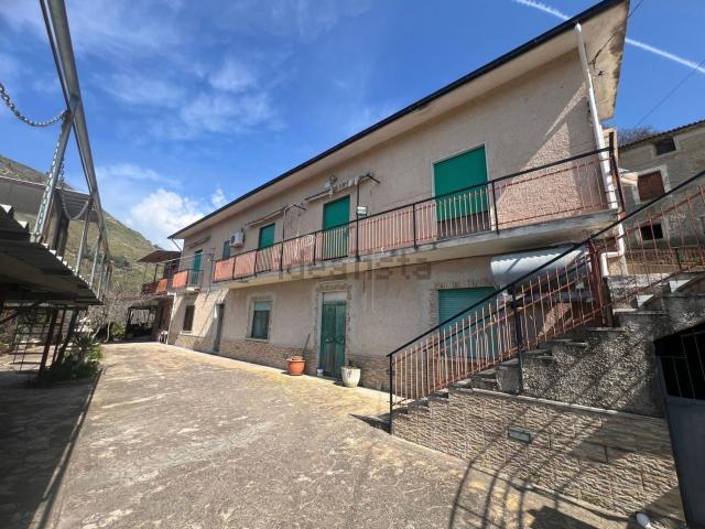 Villetta indipendente in vendita di 342 m² in Via Margherita, 171