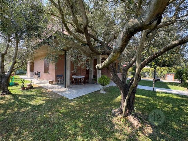Villetta indipendente in vendita di 342 m² in Via mare di Bering, 13